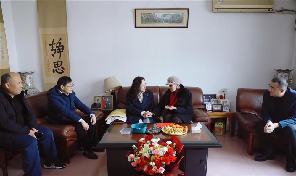 岁寒情深，新春送暖！ 济南产发集团党委书记、董事长黄蓓走访慰问离退休老干部